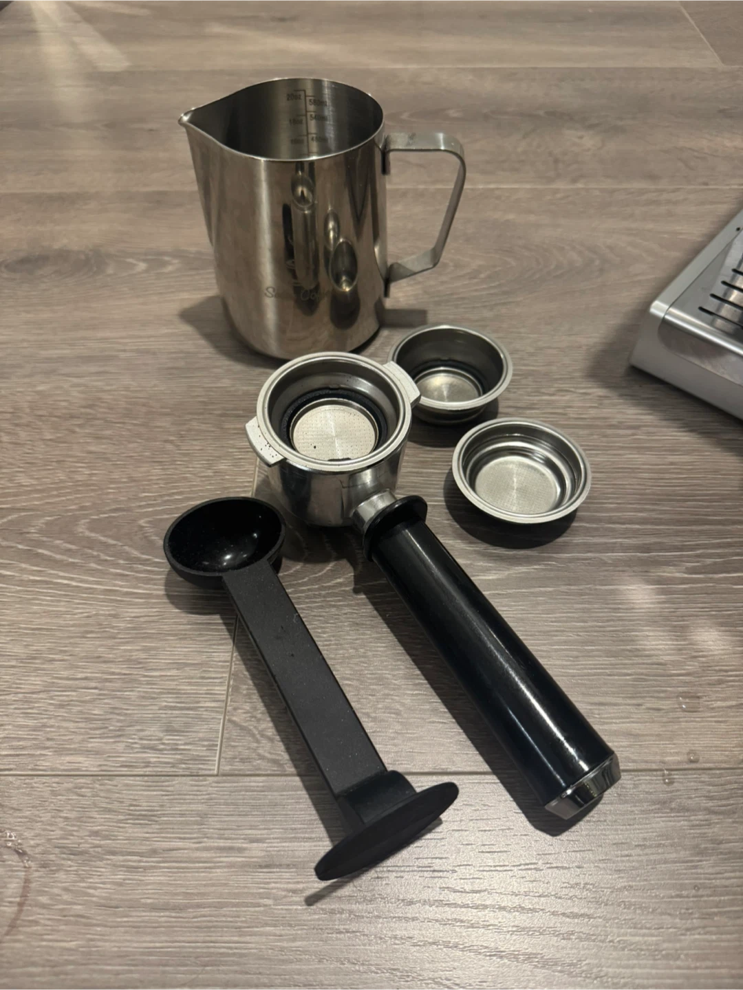 Delonghi Espresso Machine with Accessories - photo 3