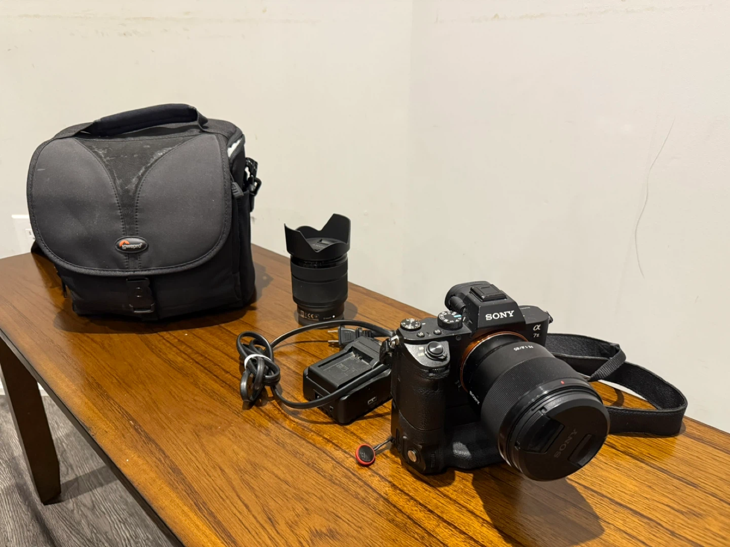 Sony Alpha 7ii with FE 1.8/85 Lens and FE 3.5-5.6/28-70 lens - photo 2
