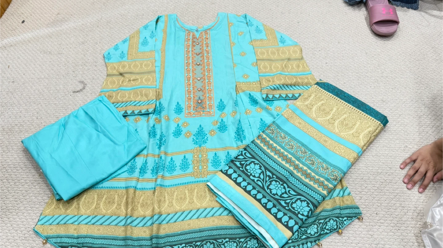 Salwar Kameez - Traditional South Asian Outfit
