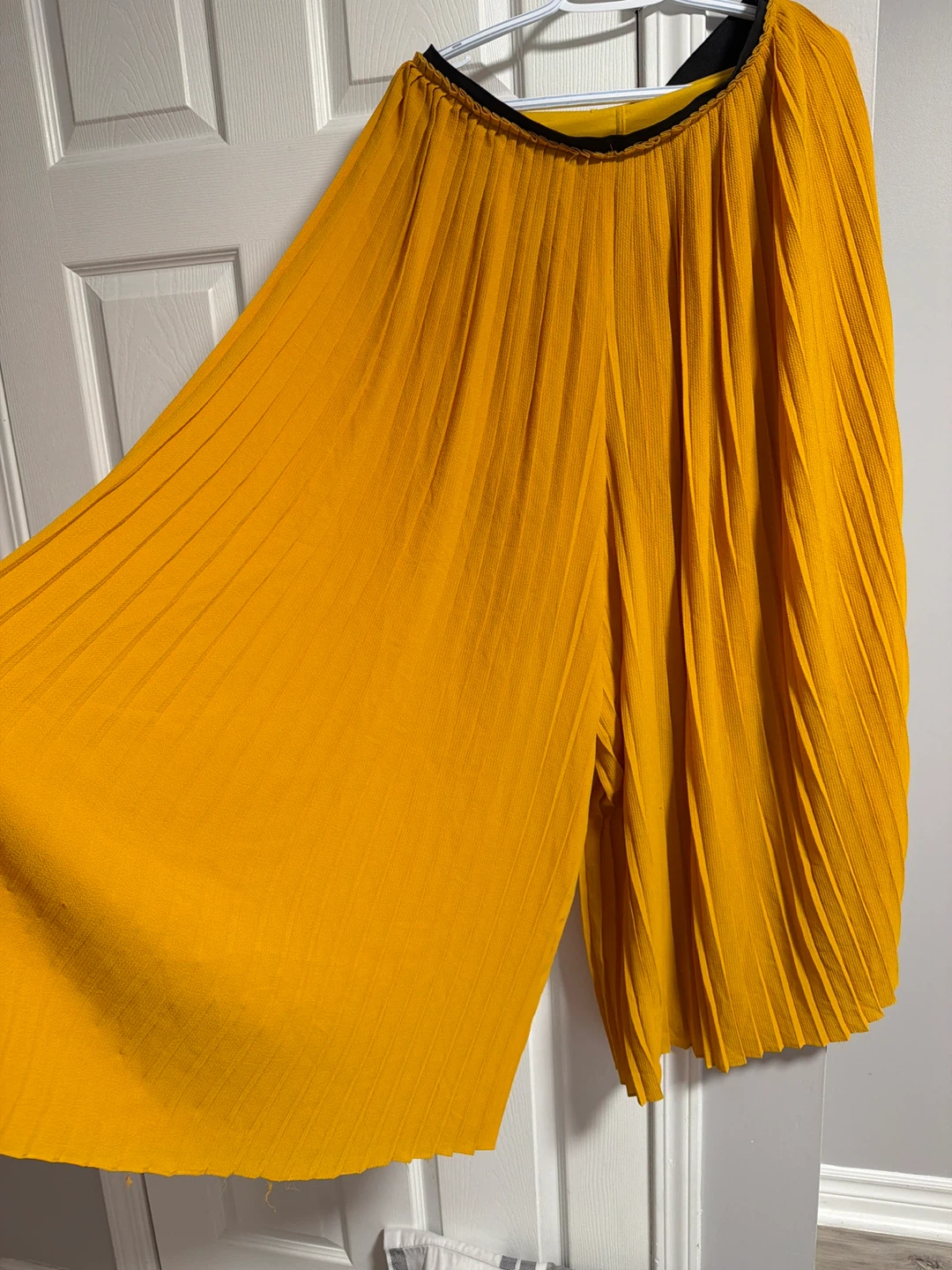 Yellow Pleated full flaired culottes - photo 2