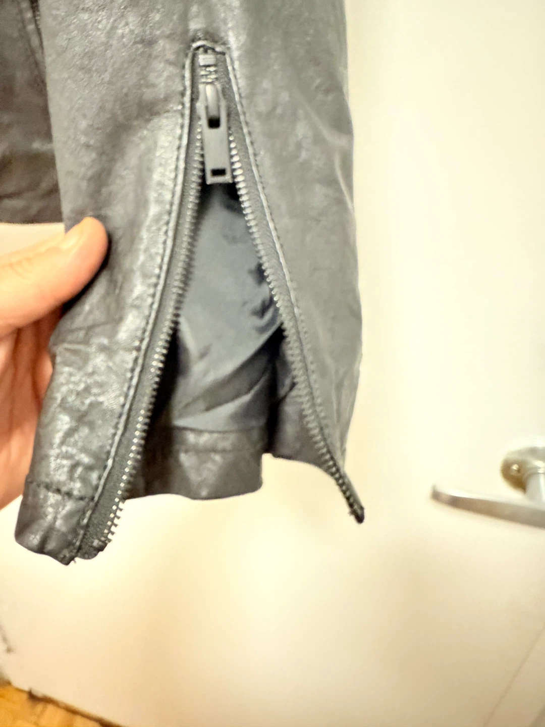 Danier Black Leather Jacket - photo 5