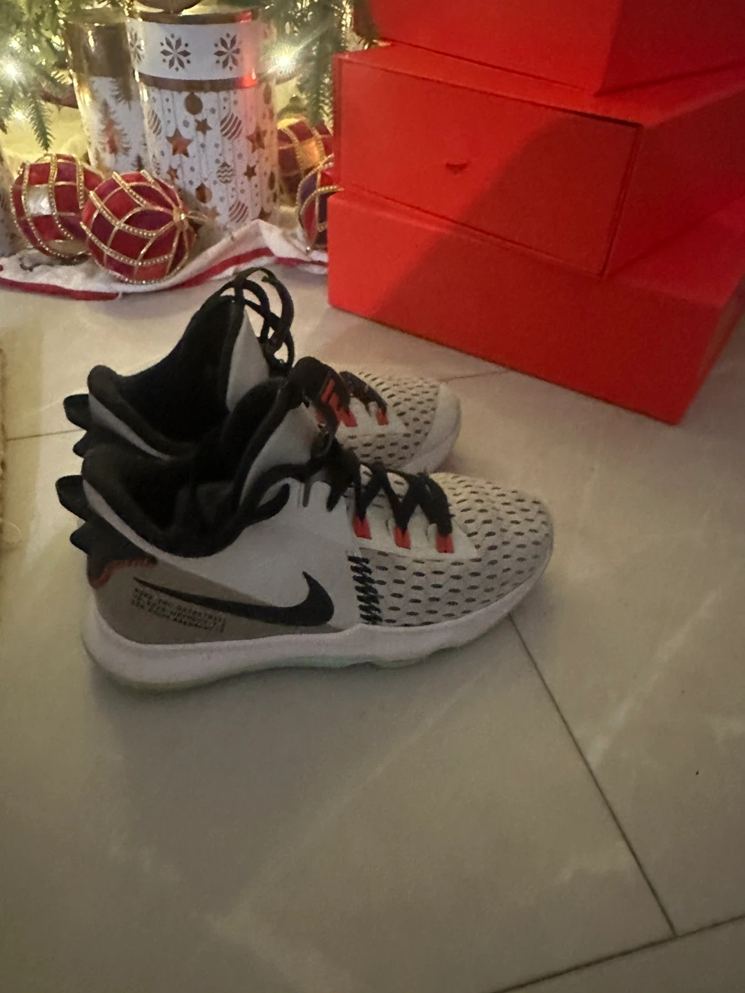 Nike LeBron Witness 7 Basketball Shoes size4.5