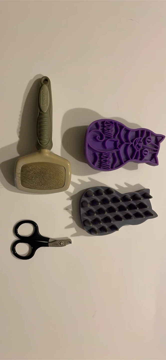 Pet Grooming Brush & Nail Clippers Set