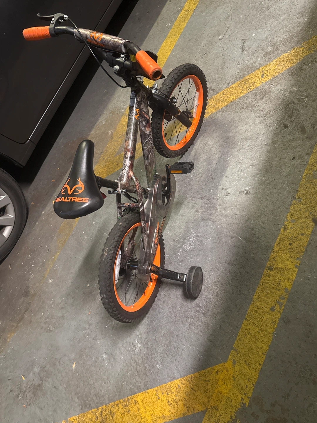 Realtree Kids' Bike - Great Condition! - photo 4