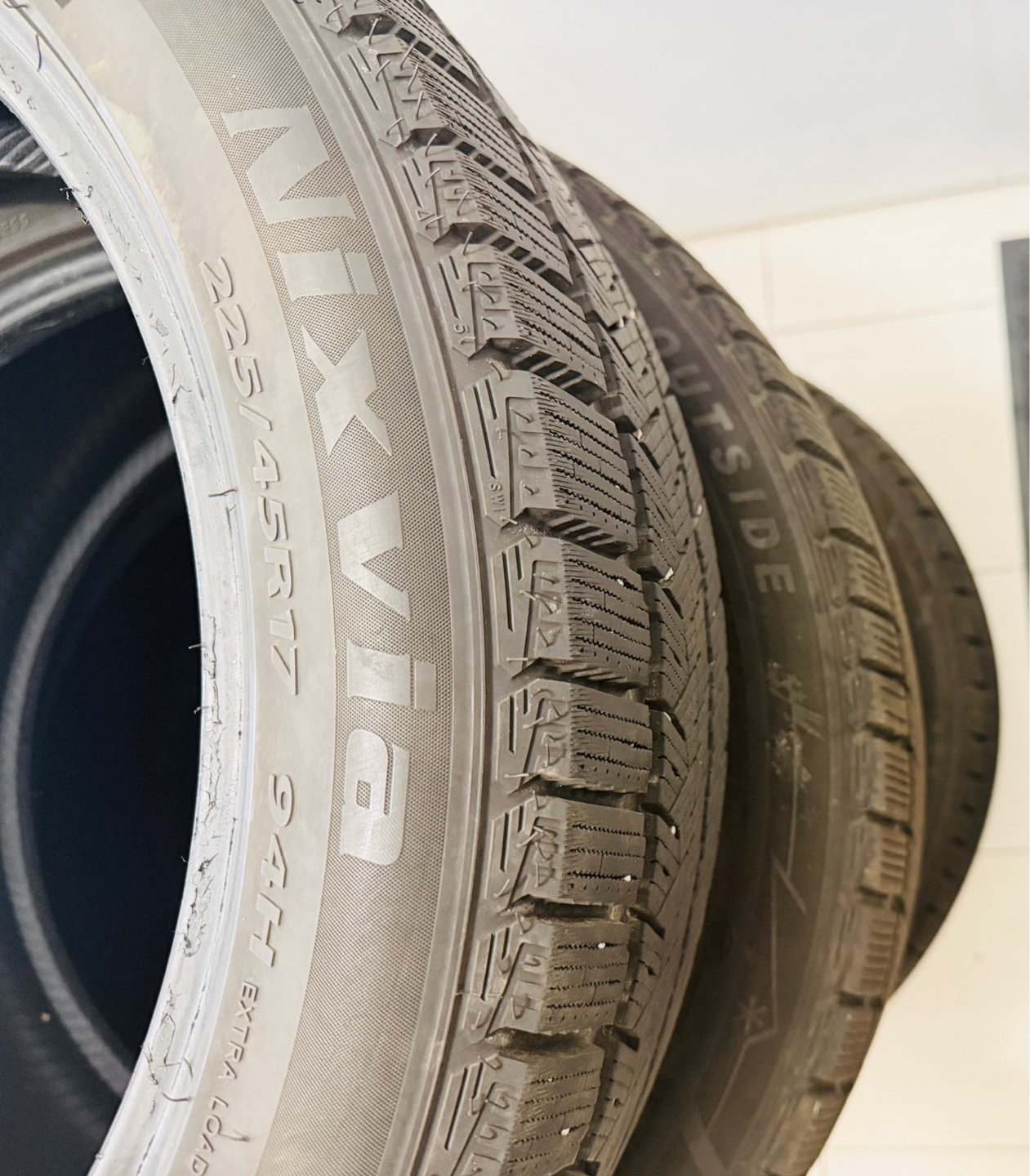 5x 225/45R17 Winter Tires - Nexen WinGuard Winspike - photo 2