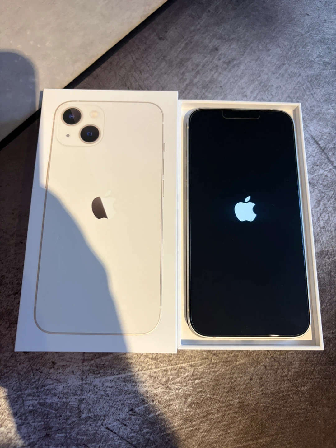 Apple iPhone 13 - Excellent Condition - photo 2