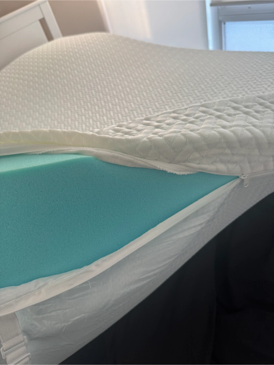 Queen Memory Foam Mattress Topper 3inch - photo 2