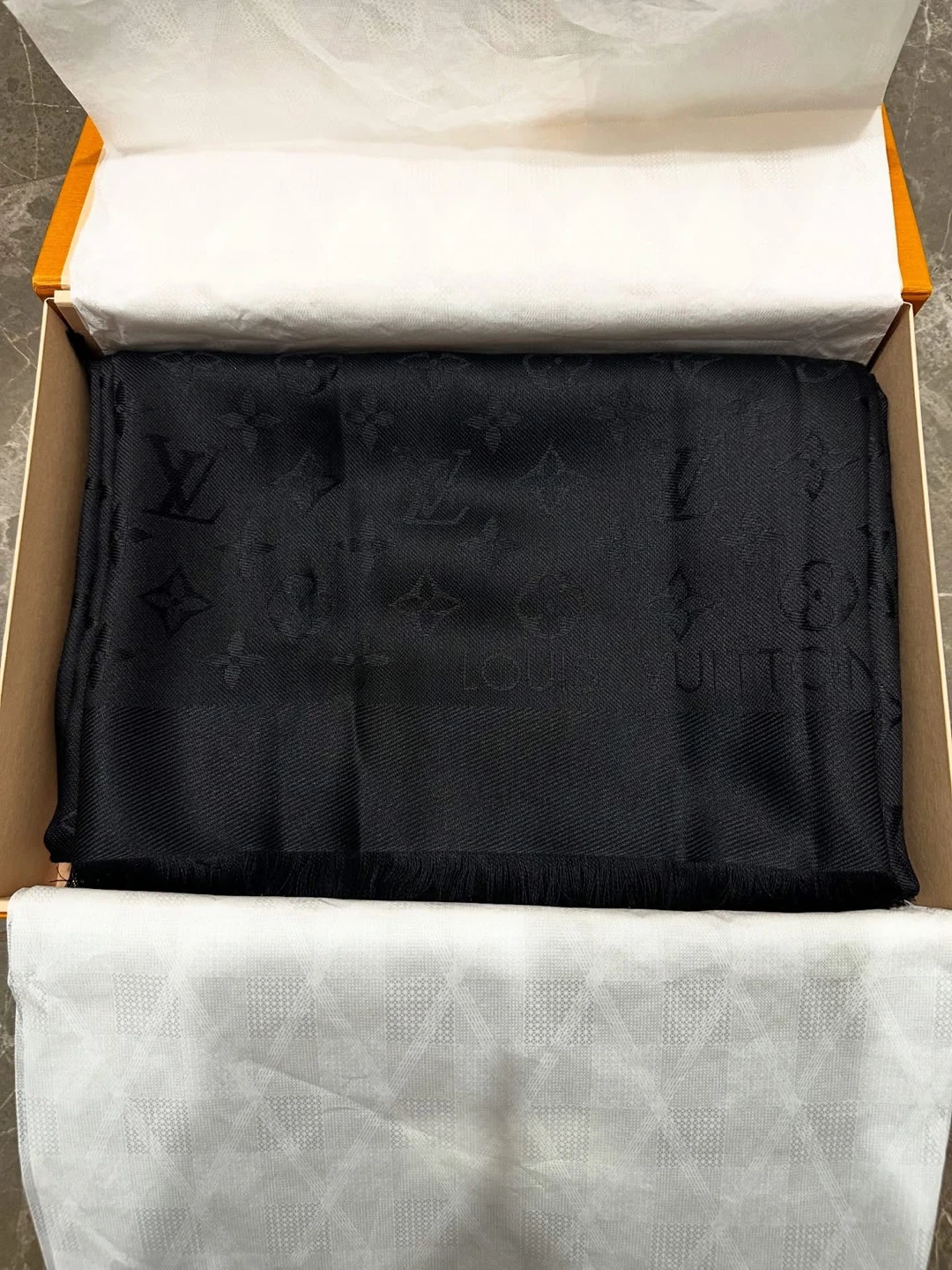 Louis Vuitton Classic Shawl Scarf - photo 3