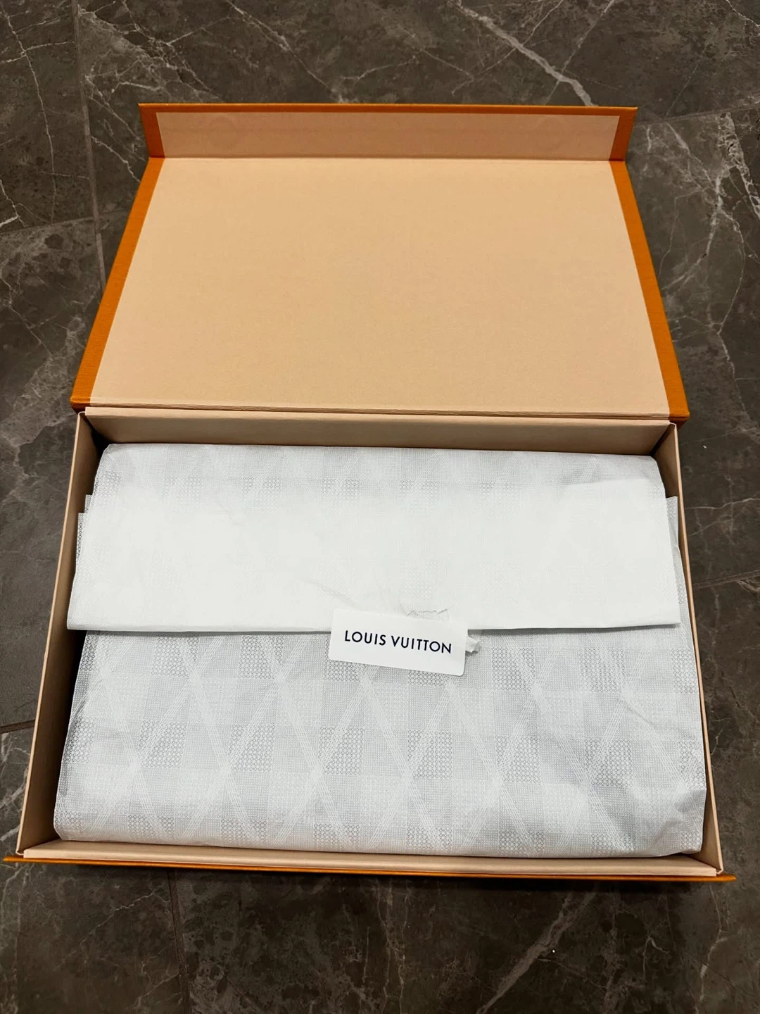 Louis Vuitton Classic Shawl Scarf - photo 2