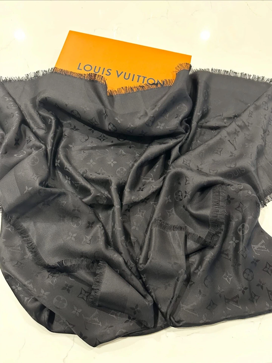 Louis Vuitton Classic Shawl Scarf - photo 4