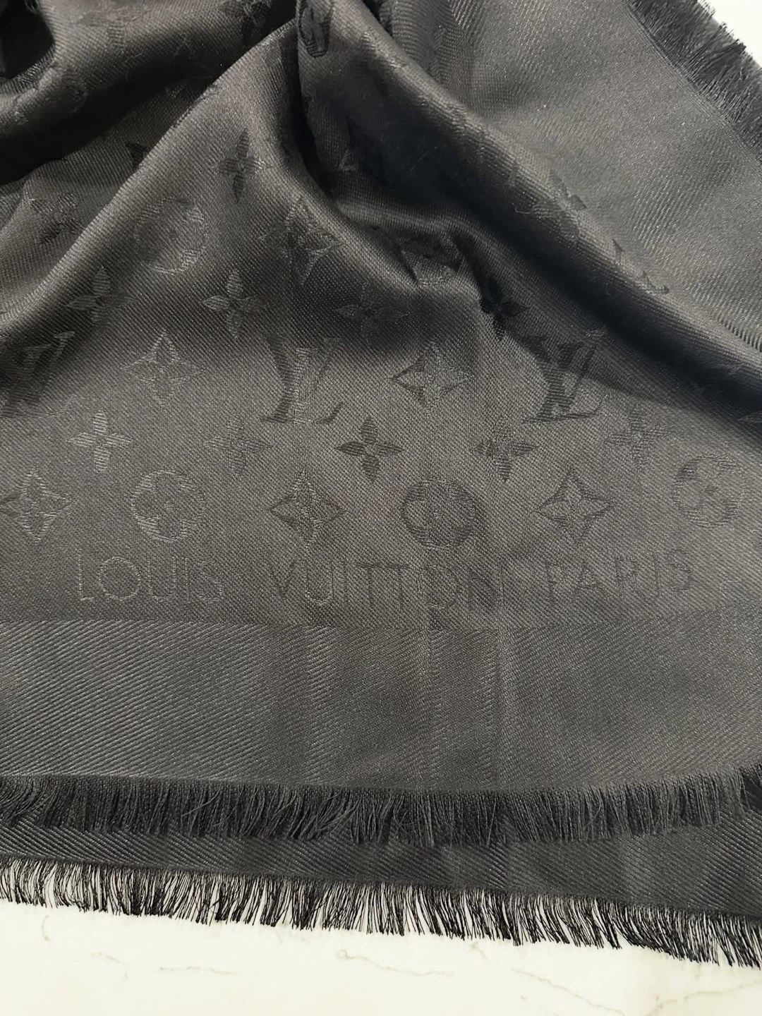 Louis Vuitton Classic Shawl Scarf - photo 5