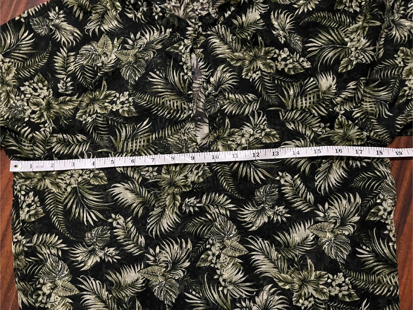 Zara women’s small balloon sleeve leaf print blouse, black green - photo 4