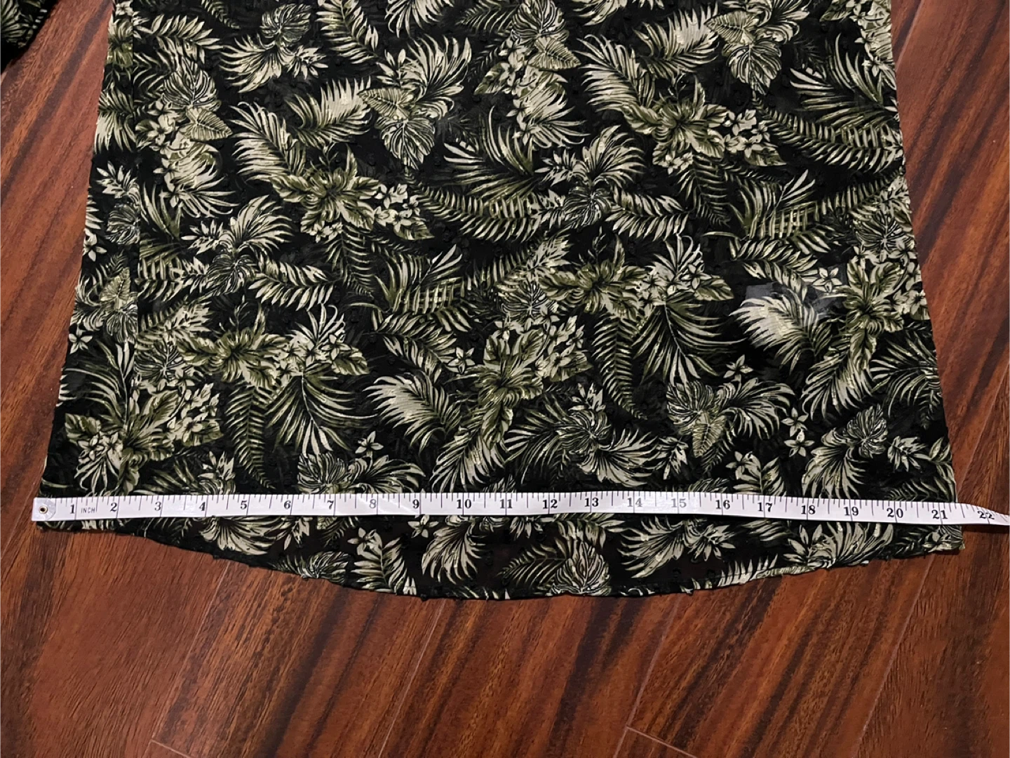 Zara women’s small balloon sleeve leaf print blouse, black green - photo 5