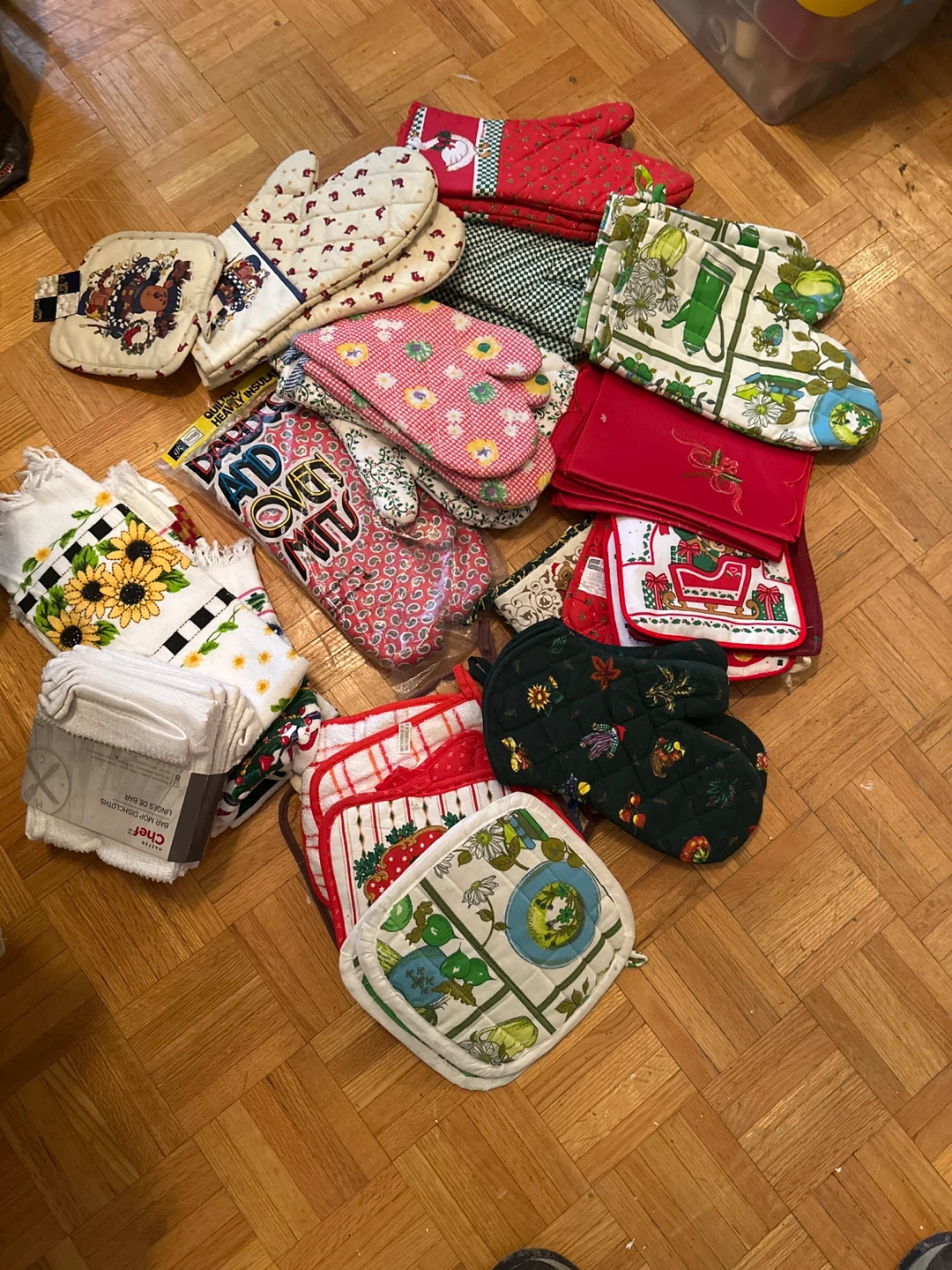 Assorted Oven Mitts and Pot Holders