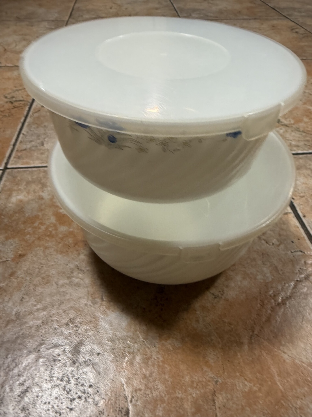 Vintage Pyrex Nesting Bowls with Lids