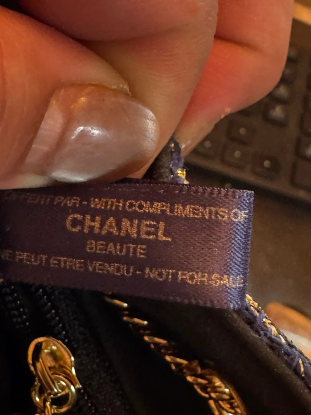 Chanel VIP gift with purchase Beauté Bucket Bag - photo 5
