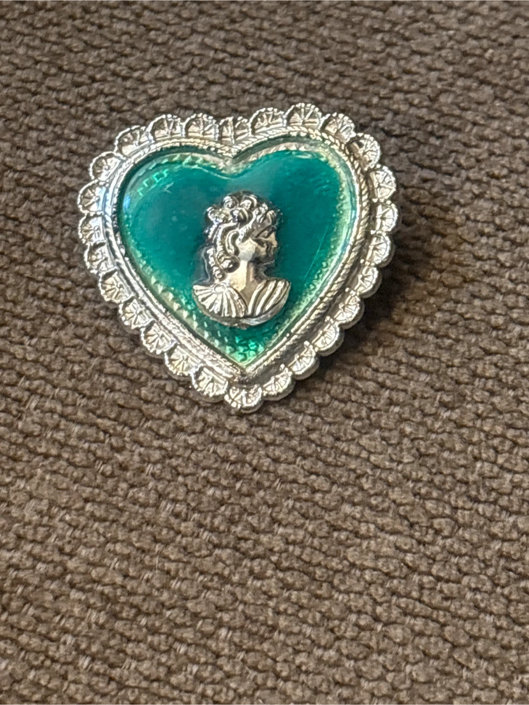#Gifting a child’s Vintage Heart Cameo Brooch