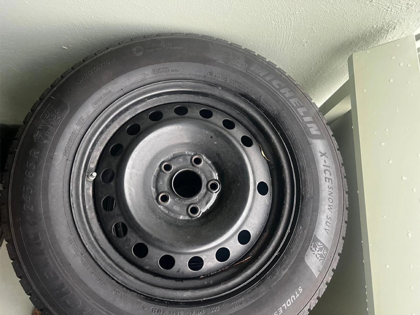 Michelin X-Ice Snow SUV Tires 245/65 R17