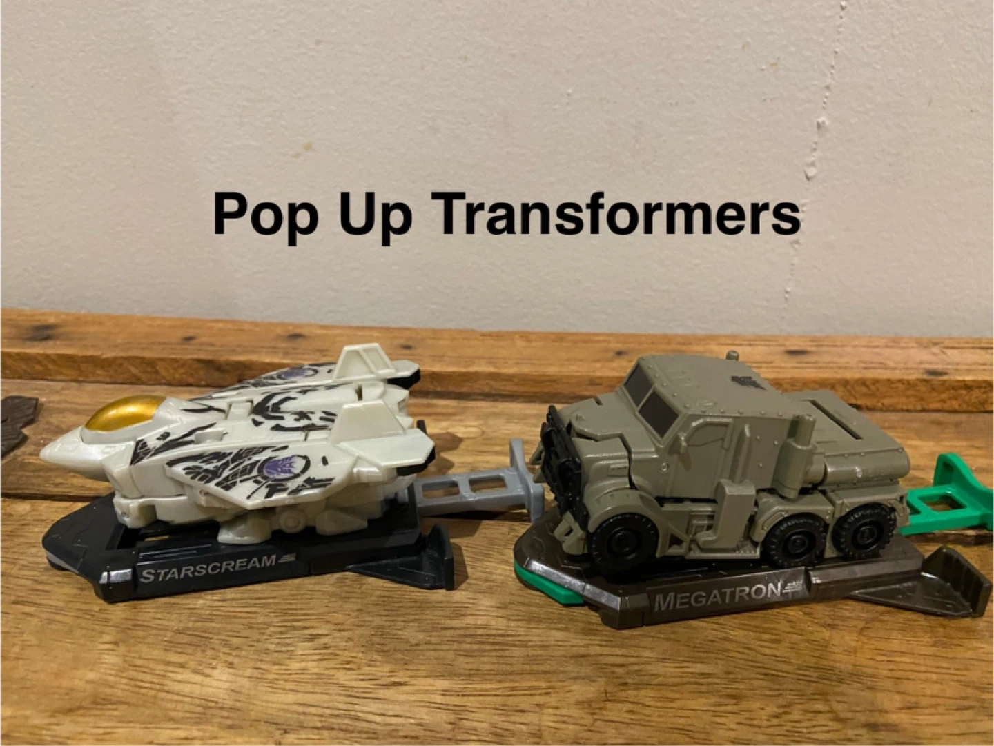 Pop Up Transformers with Trigger Base Starscream, Megatron