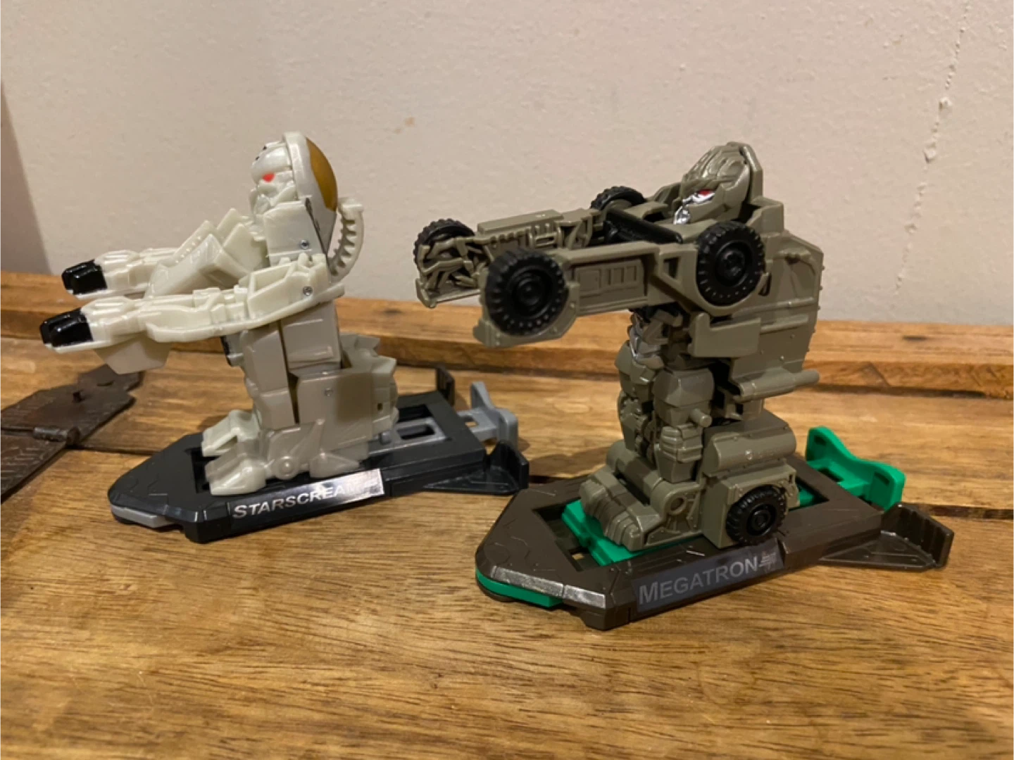 Pop Up Transformers with Trigger Base Starscream, Megatron - photo 2