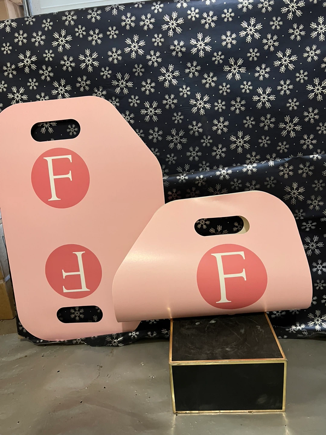 Pink cardboard flower bouquet carrier/slingwith 'F' Design