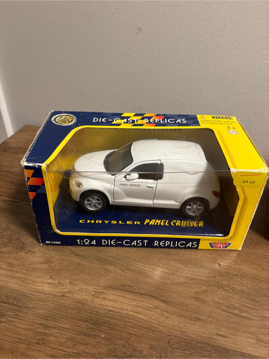 Motor Max Chrysler Panel Cruiser Die-Cast Replicas 1:24 - photo 2