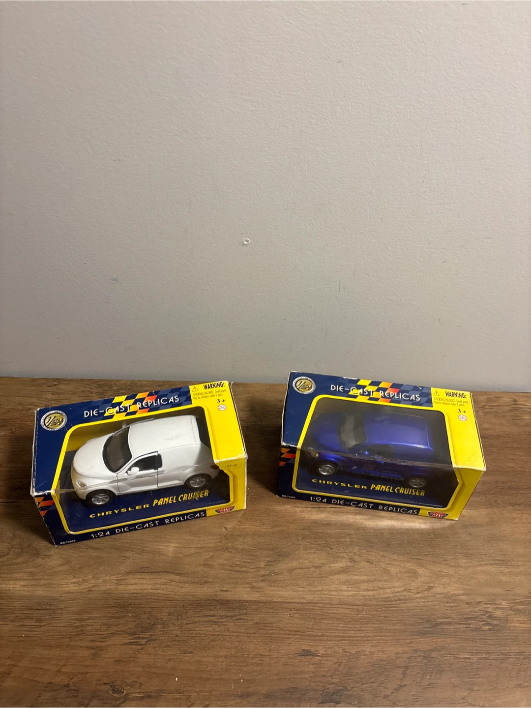 Motor Max Chrysler Panel Cruiser Die-Cast Replicas 1:24 - photo 4