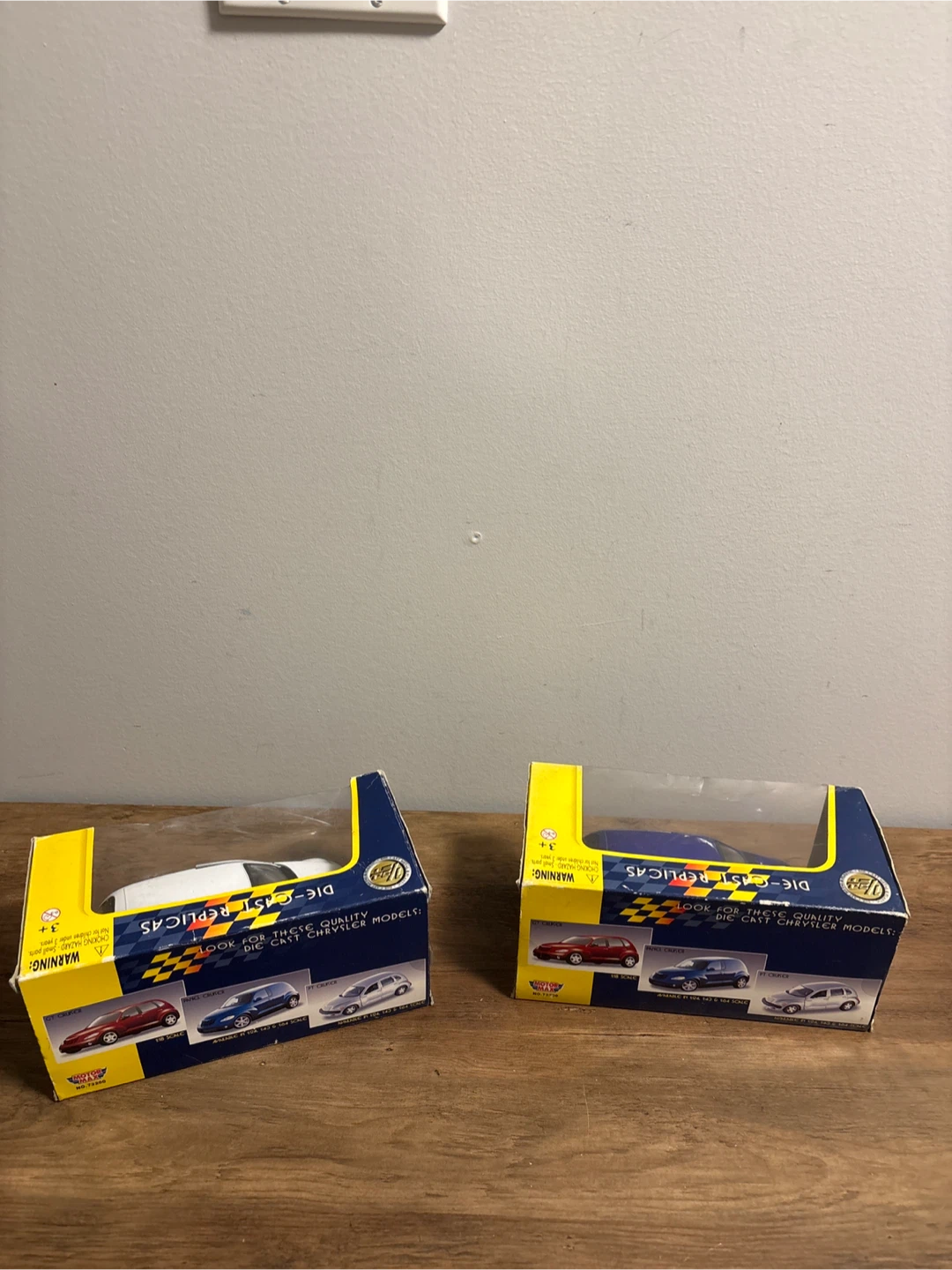Motor Max Chrysler Panel Cruiser Die-Cast Replicas 1:24 - photo 5