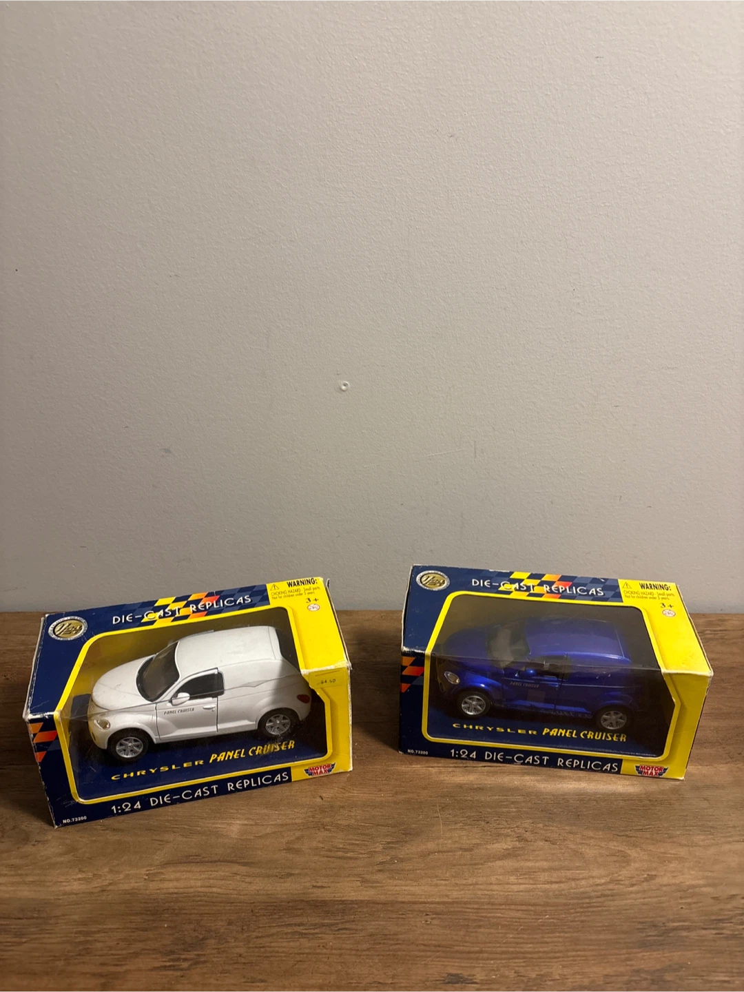 Motor Max Chrysler Panel Cruiser Die-Cast Replicas 1:24