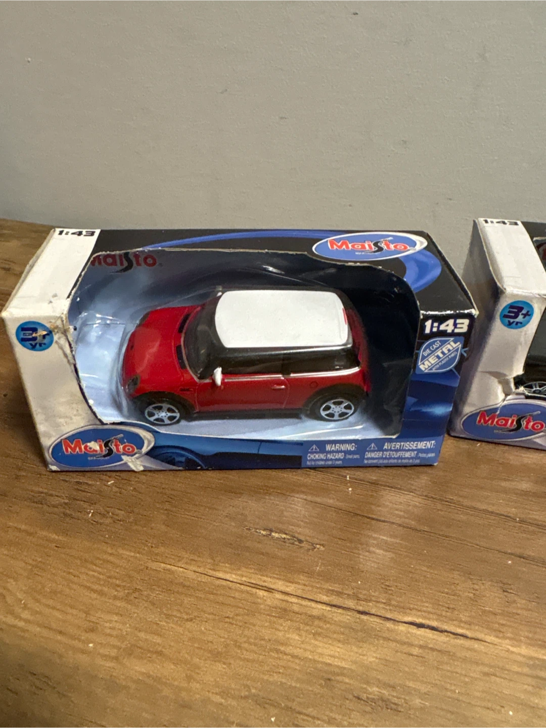 Maisto 1:43 Diecast Car - Mini Cooper, Black Car, Red Car - photo 2
