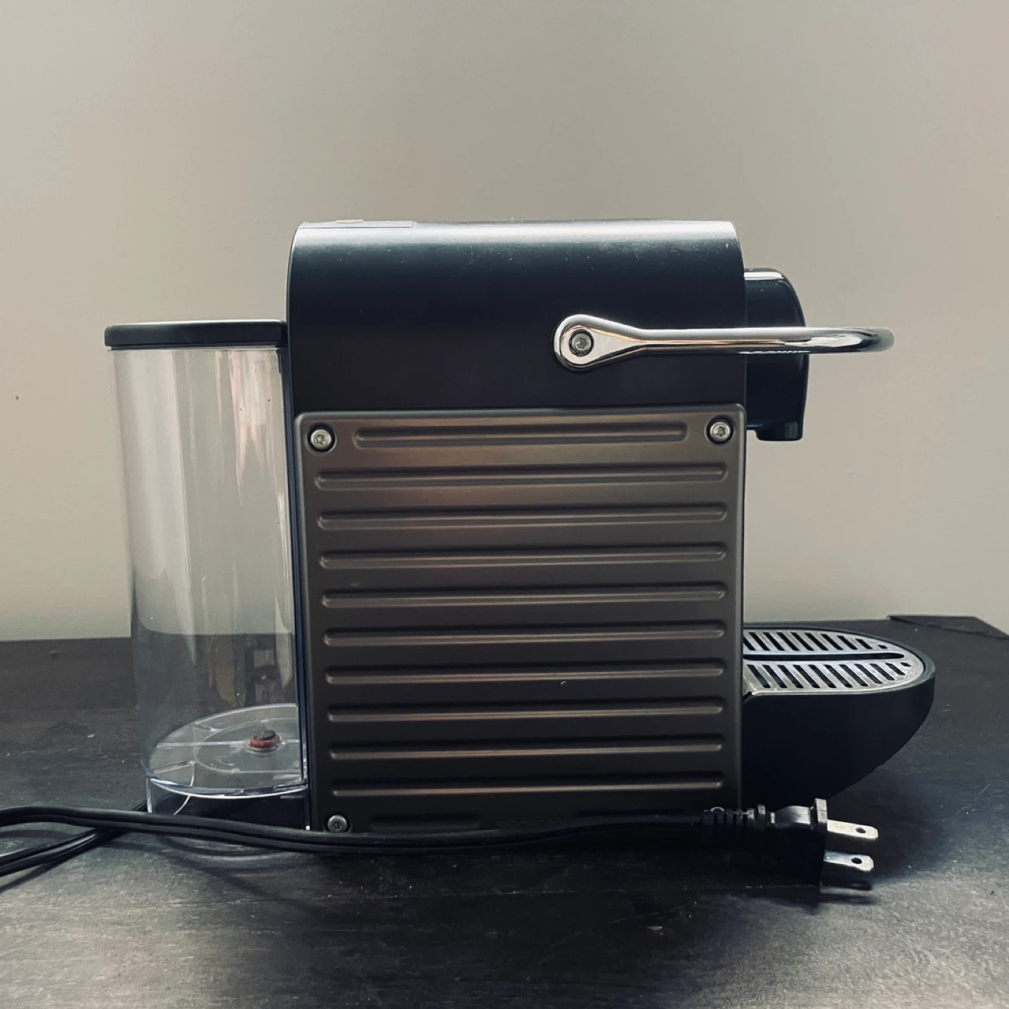 Nespresso Pixie espresso coffee machine + GWP