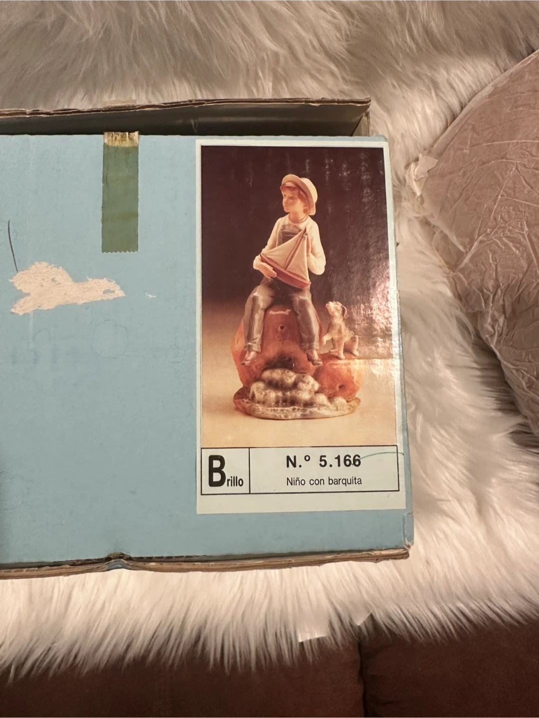Lladro "Niño con Barquita" Figurine #5166 with Box