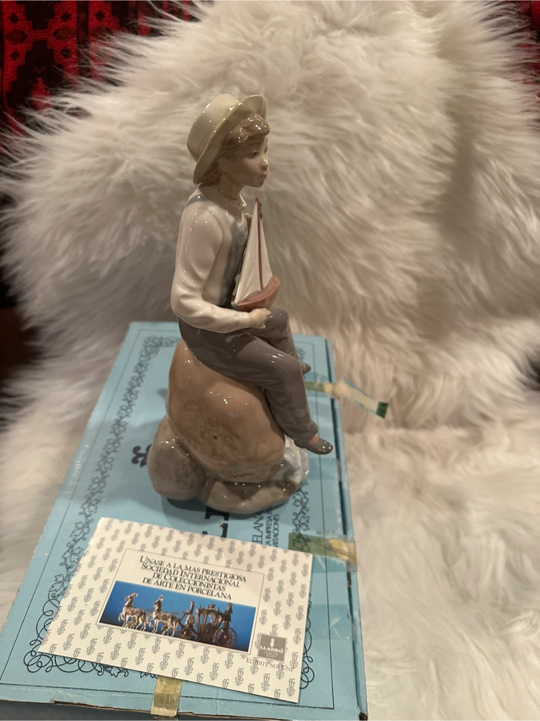 Lladro "Niño con Barquita" Figurine #5166 with Box - photo 4