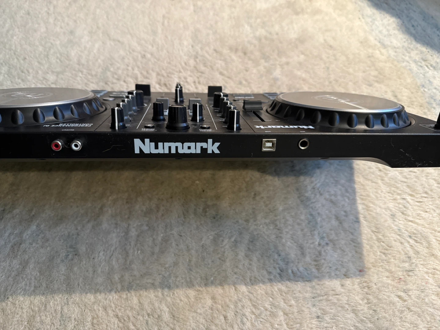Numark Mixtrack Pro FX DJ Controller - photo 4