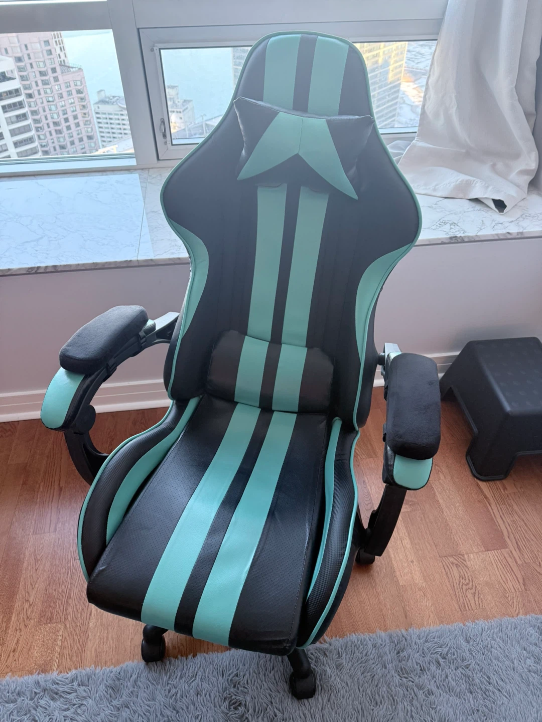 Gaming Chair with back massager