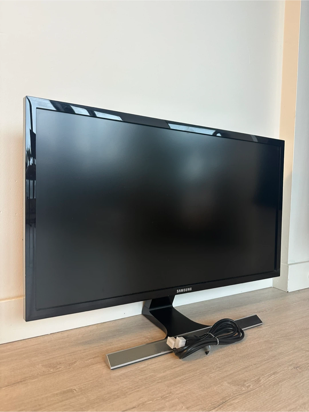 Samsung 28" UHD Monitor