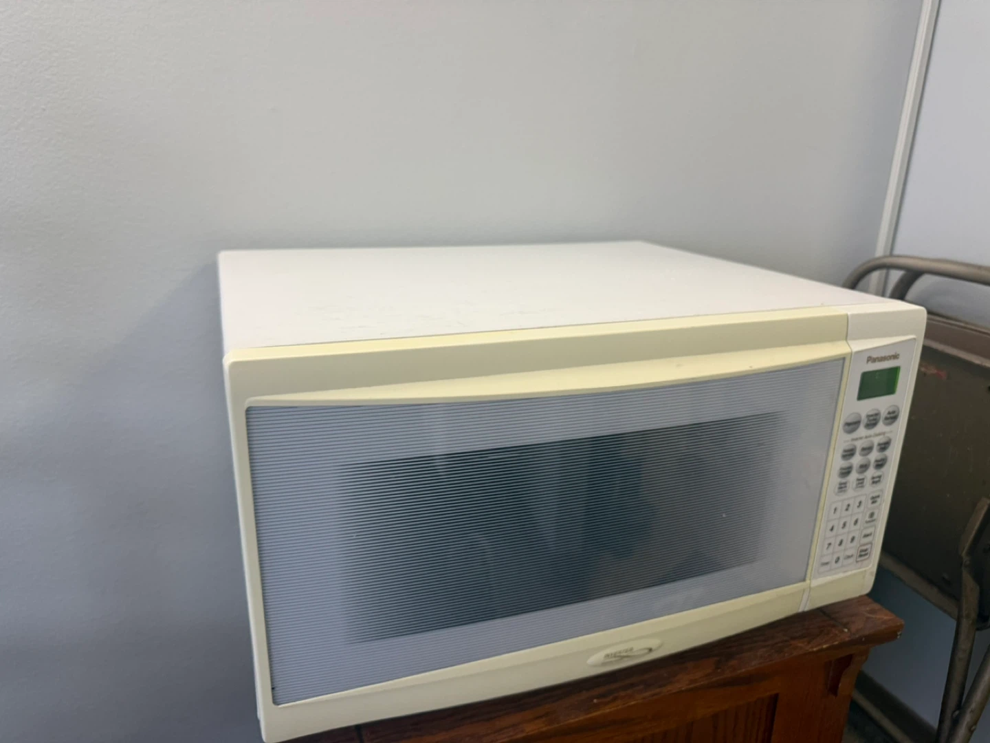 Panasonic Microwave - photo 2