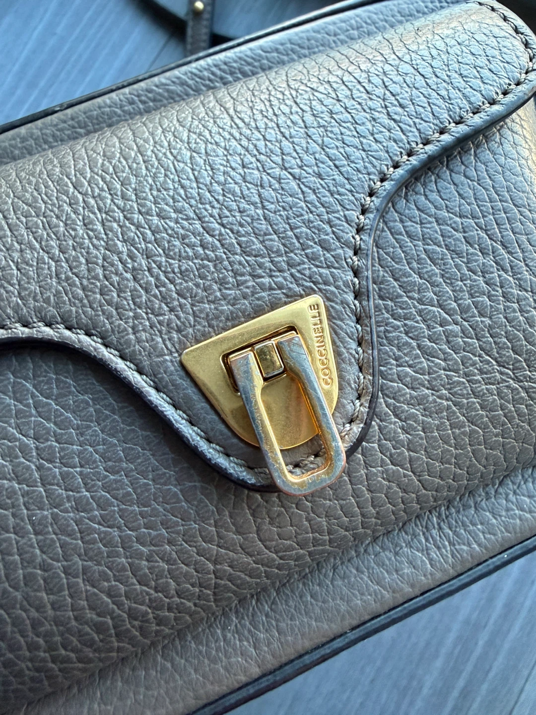 Coccinelle Beat Small Leather Crossbody Bag - photo 4