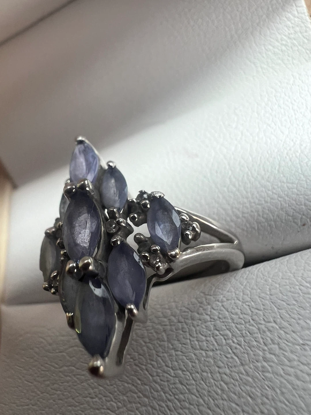 10 k Ring with Purple tanzanites - photo 3