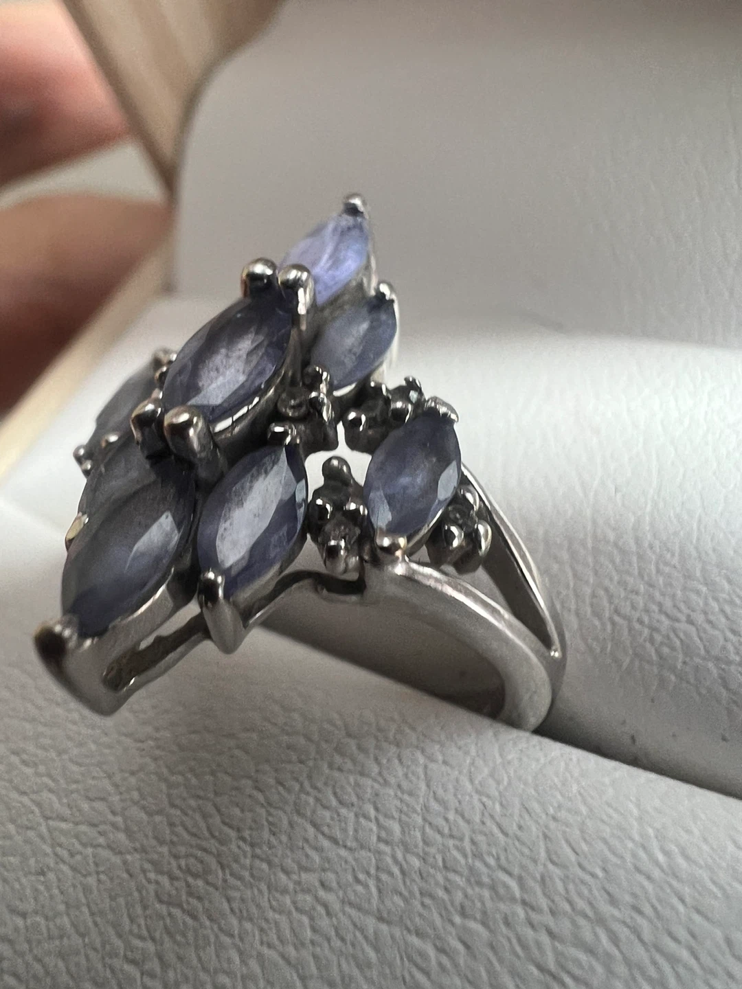 10 k Ring with Purple tanzanites - photo 2
