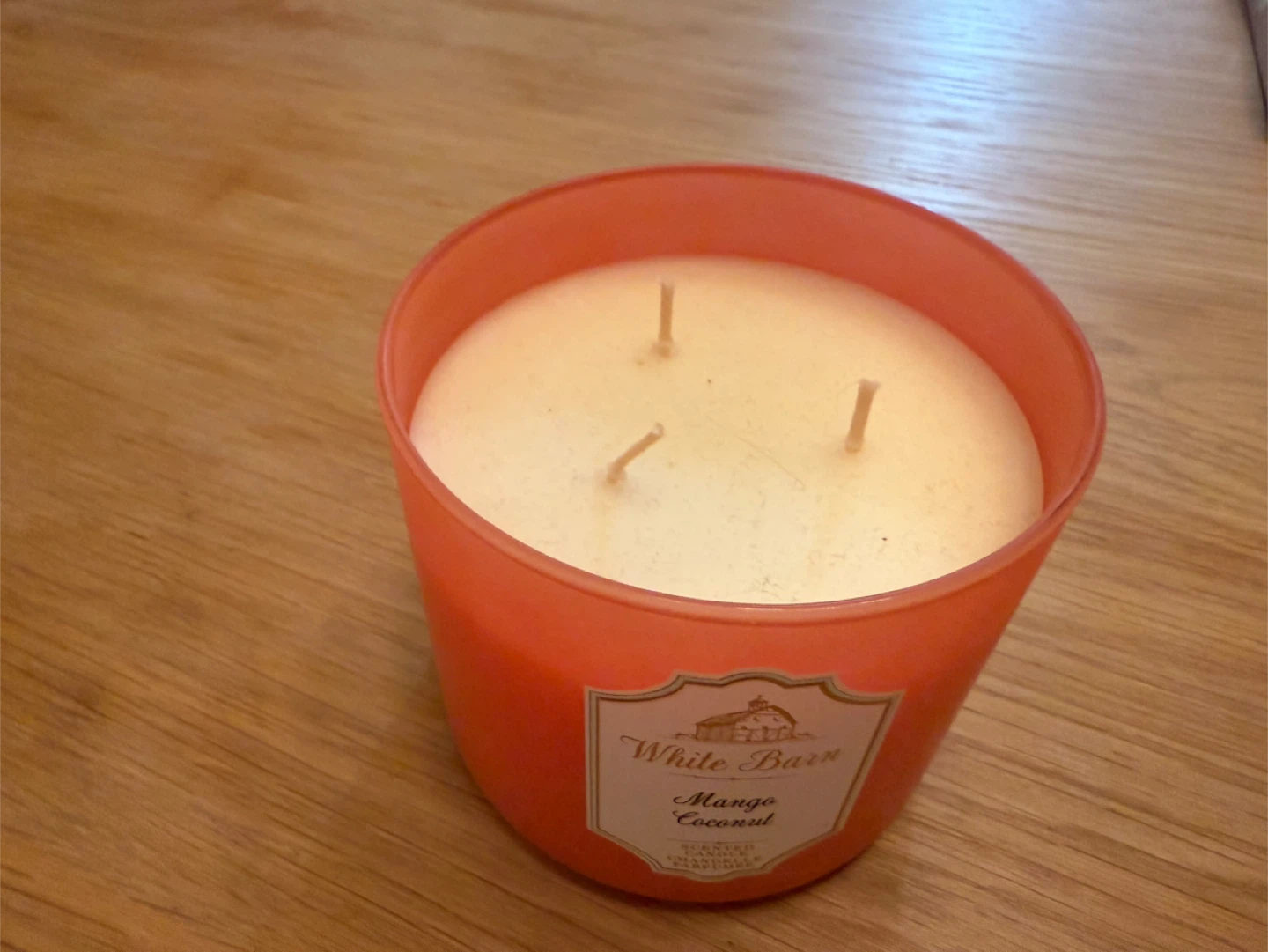 White Barn Mango Coconut Scented Candle - photo 2