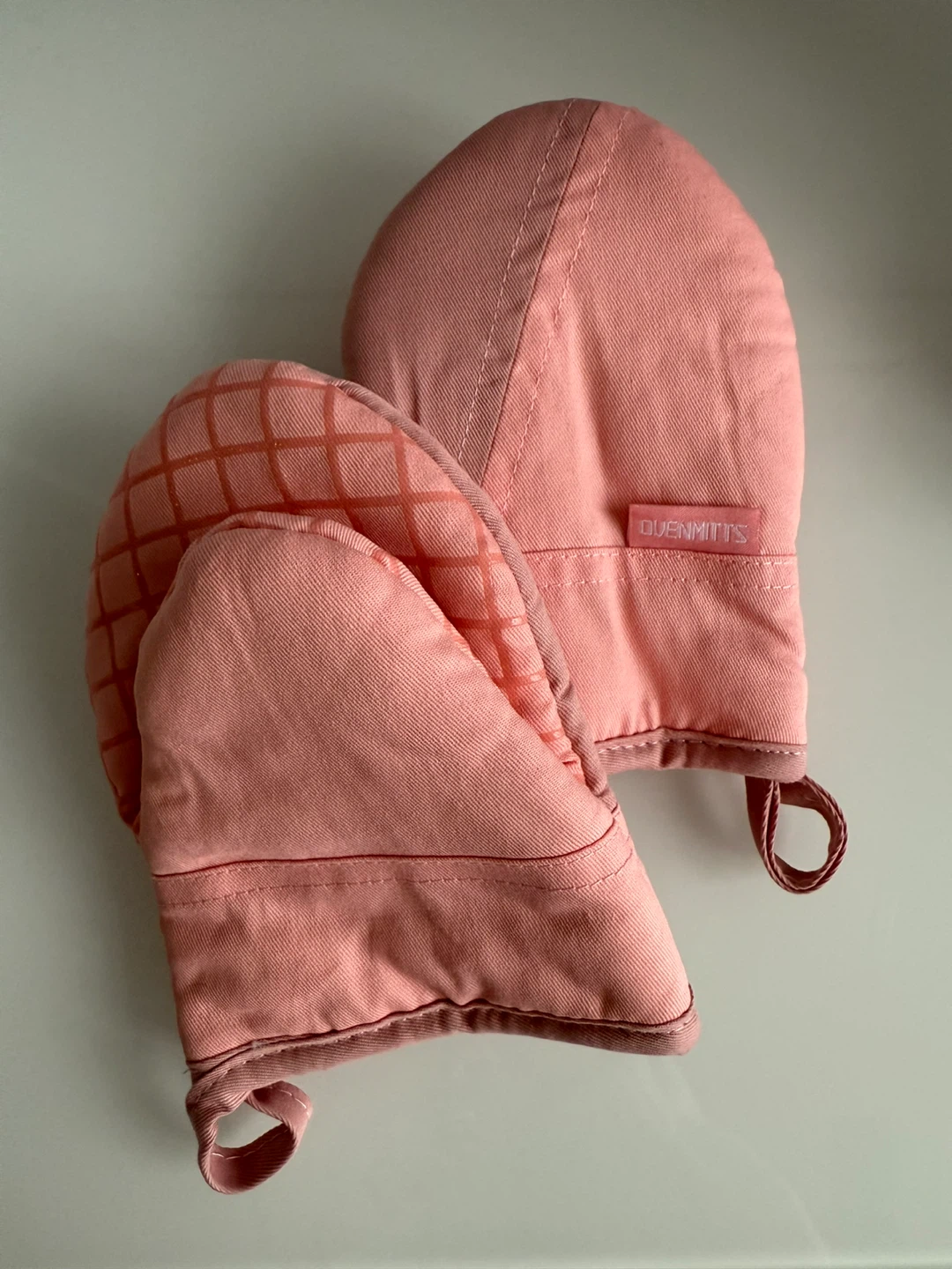 New pink Oven Mitts