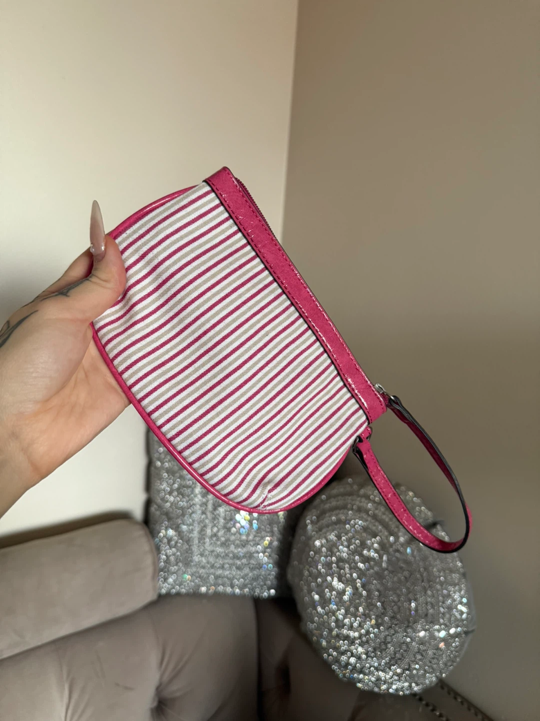 Guess Pink & White Striped Wristlet - photo 3