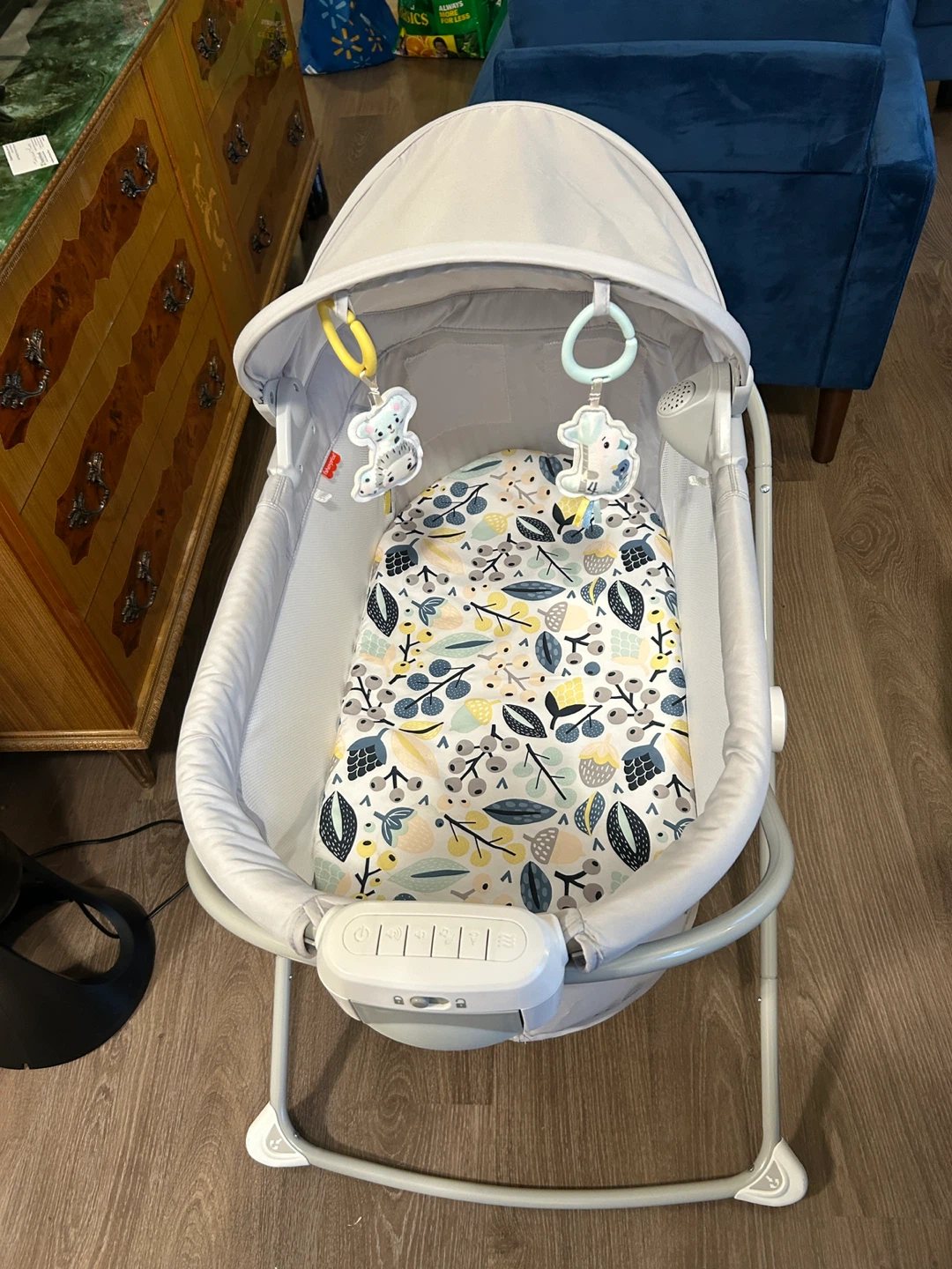 Fisher-Price Soothing Motions Bassinet - Excellent Condition - photo 2