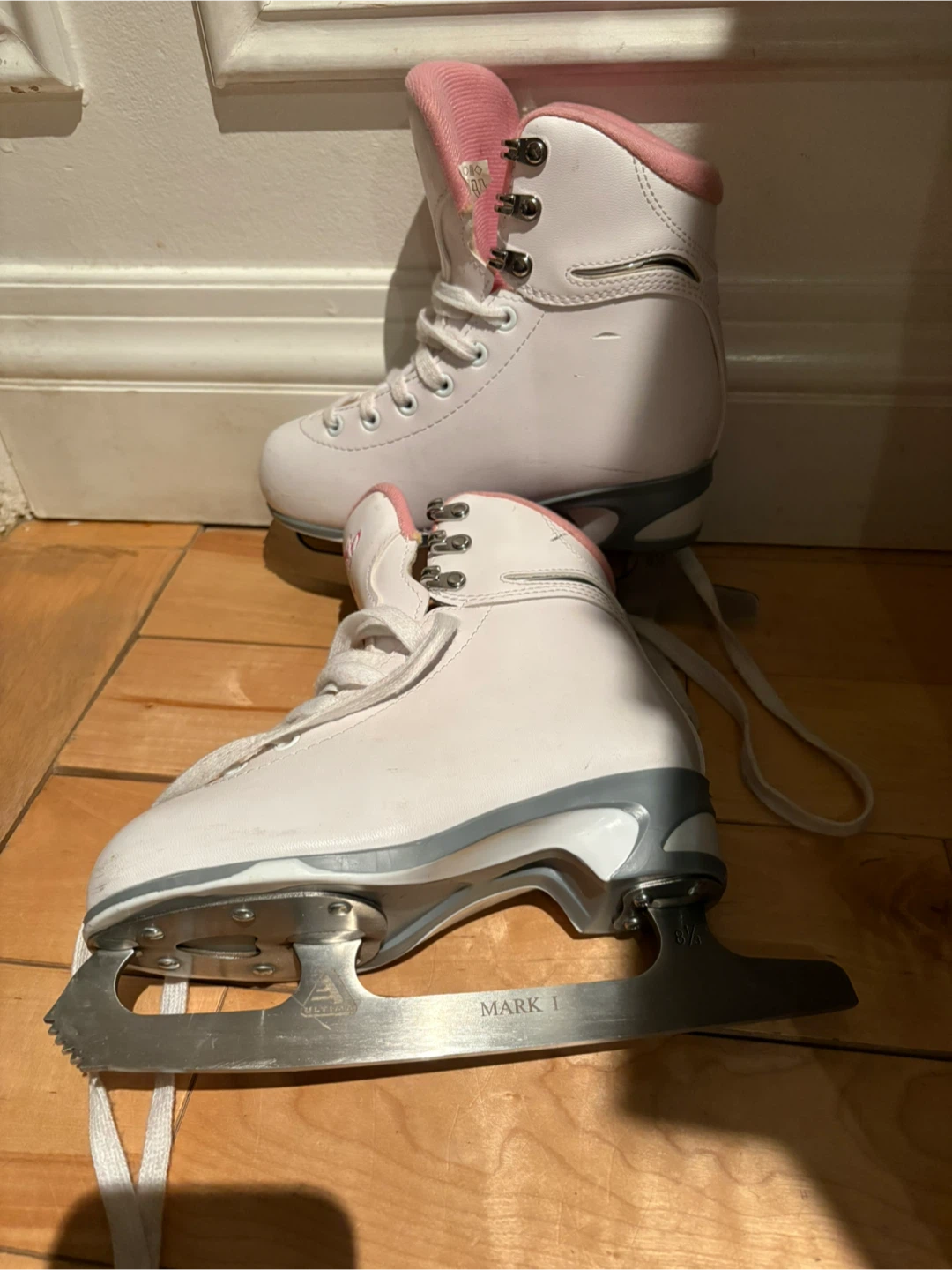 White Figure Skates - youth size 2 - photo 3
