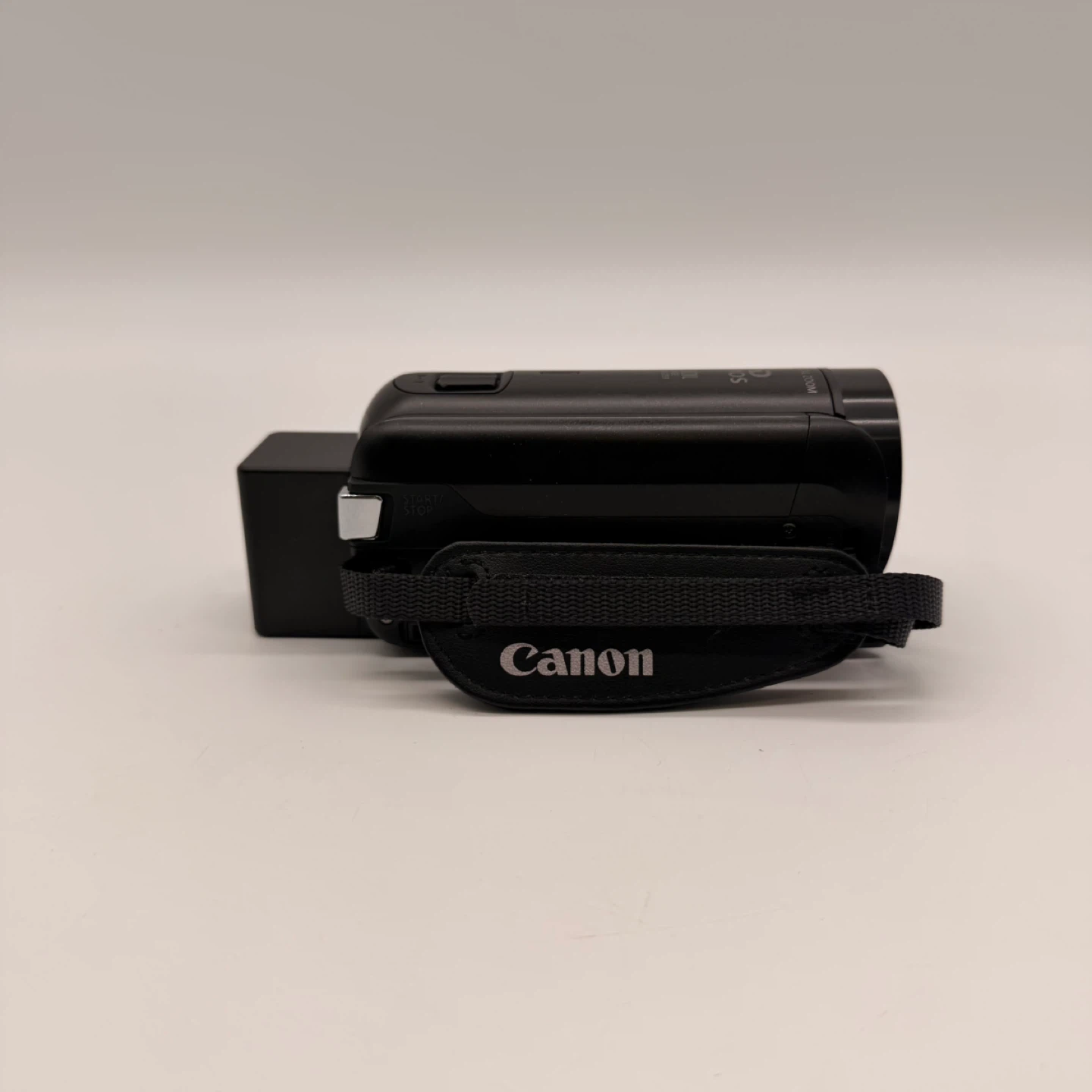 Canon VIXIA HF R800 HD Camcorder Kit + Case, Charger & 8GB SD - photo 4