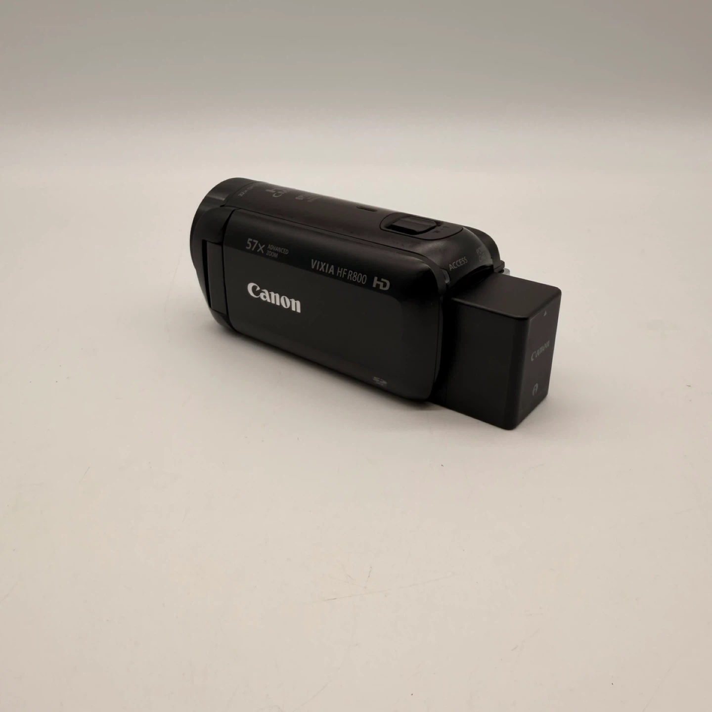 Canon VIXIA HF R800 HD Camcorder Kit + Case, Charger & 8GB SD - photo 2