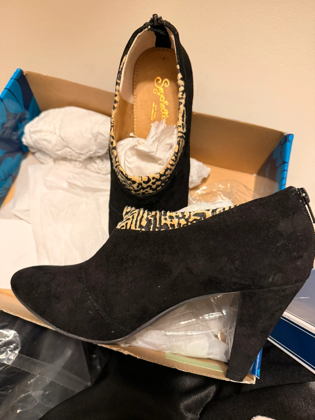 Seychelles Black Suede Booties - Size 8.5 - photo 2