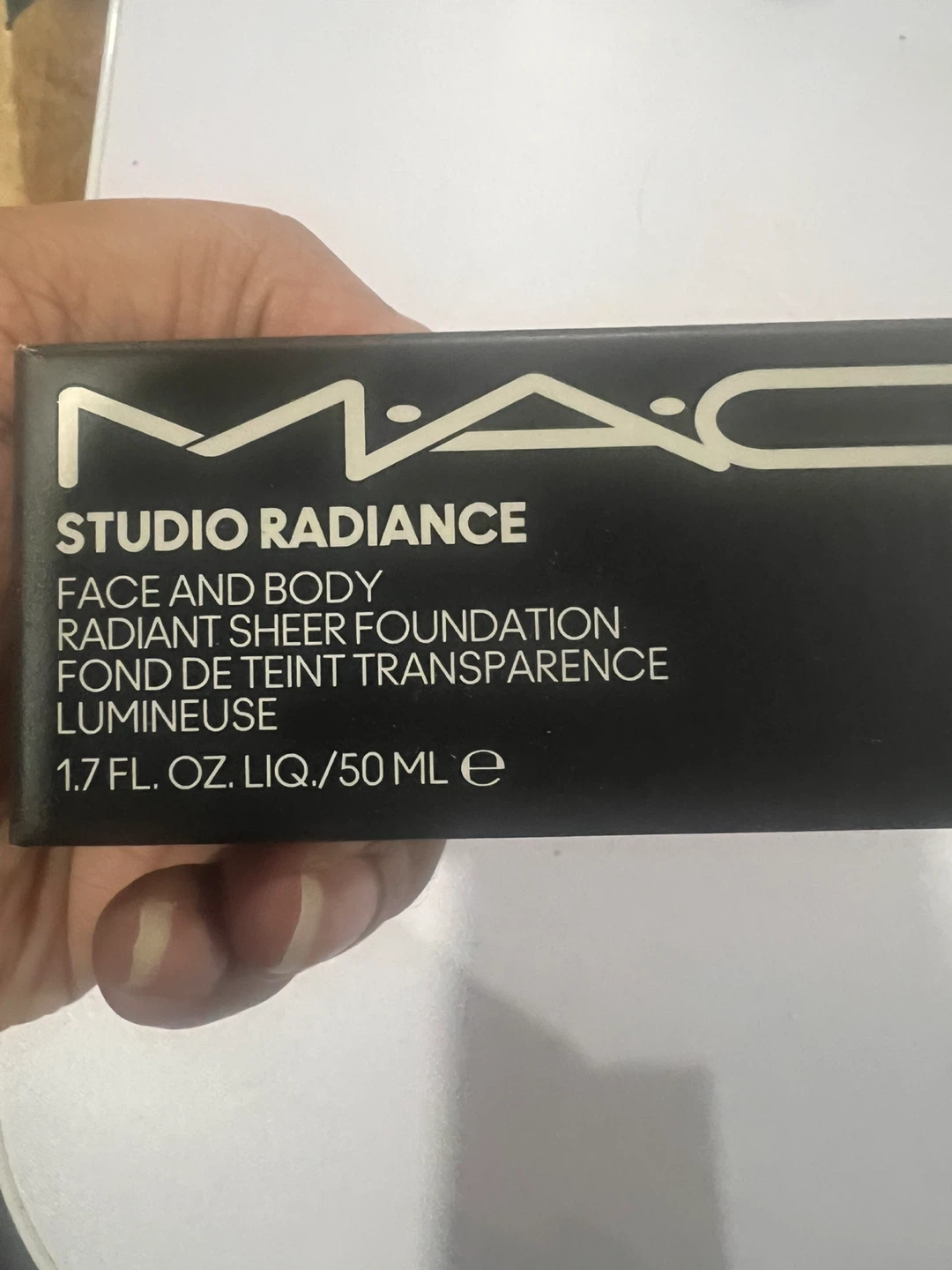 MAC Studio Radiance Face & Body Foundation W7