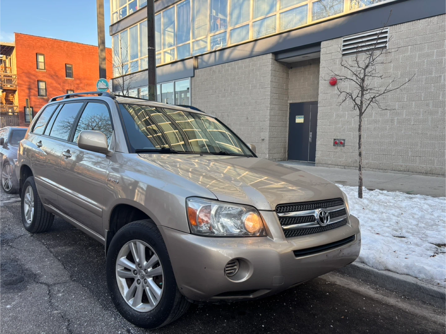 2006 Toyota Highlander Hybrid AWD – 1 Owner, Clean. 4400$